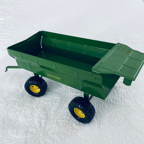 John Deere Flarebox Wagon - Picture 2 of 6